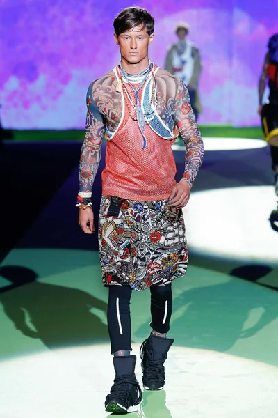 Look 18